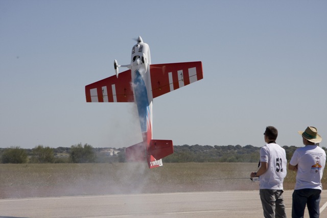 Download EUG000220 (640Wx427H)